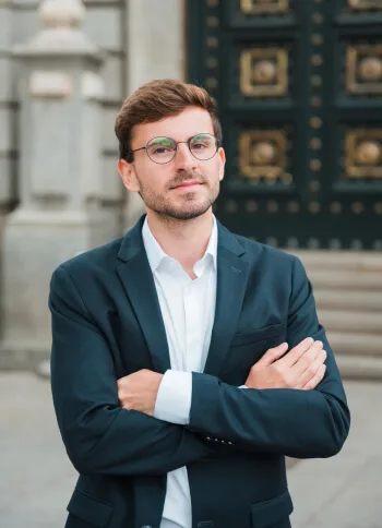 Our Financial Experts The Team  Member Solution. - kaiyun.com